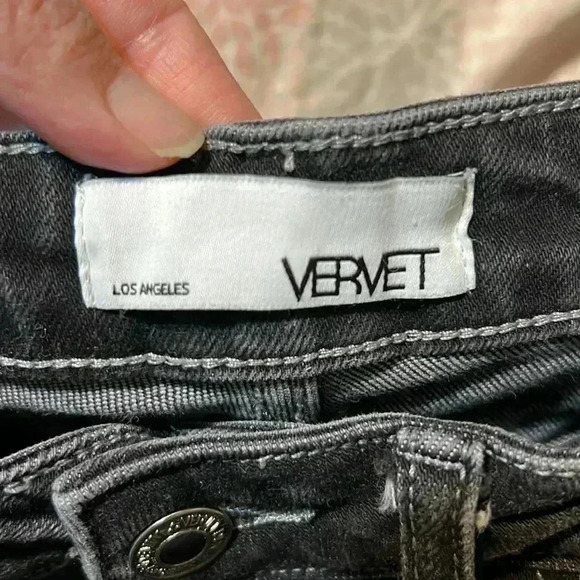 Vervet distressed skinny jeanss in a size 26 - Picture 7 of 9